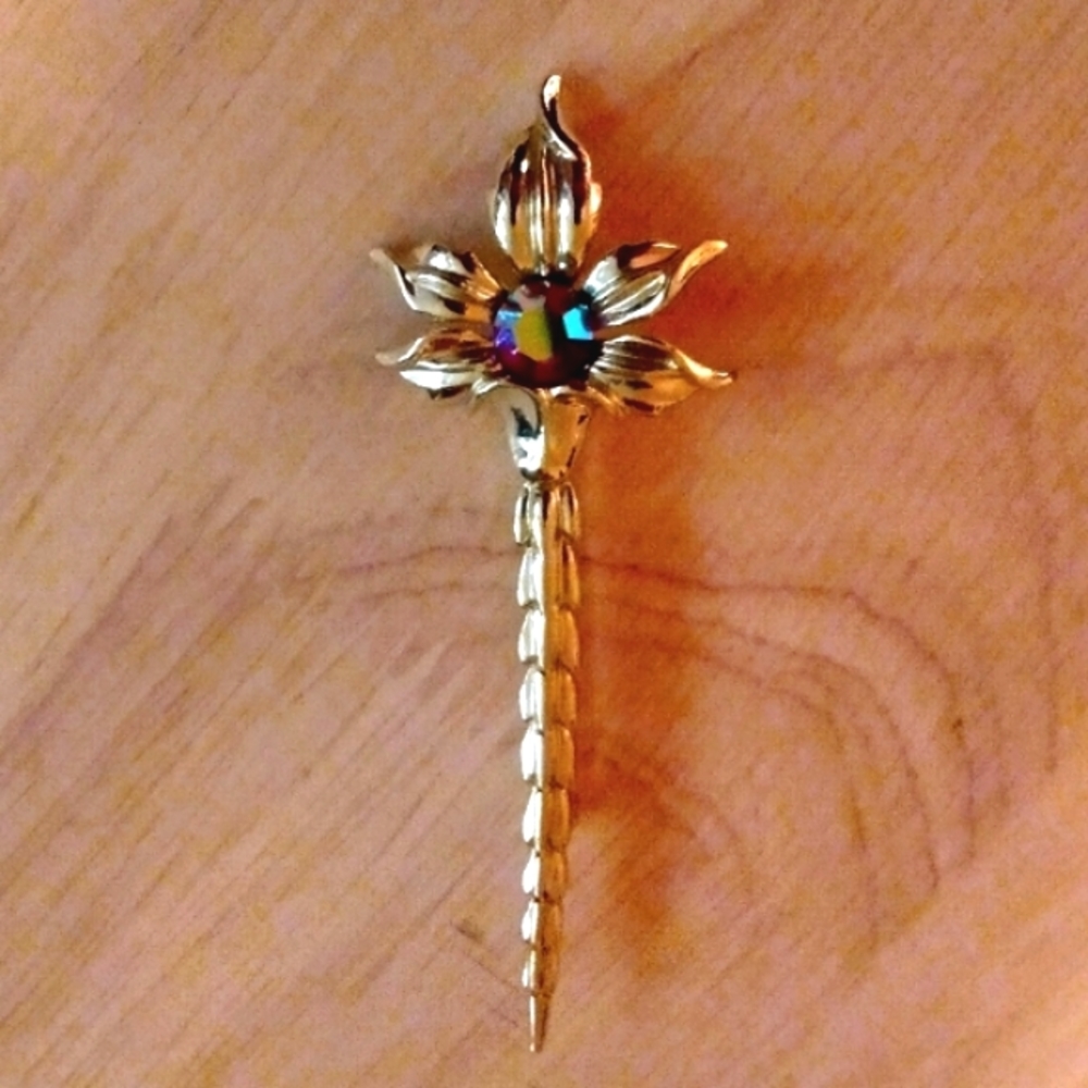 Emmons goldtone flower brooch 💥 PRICE DROP